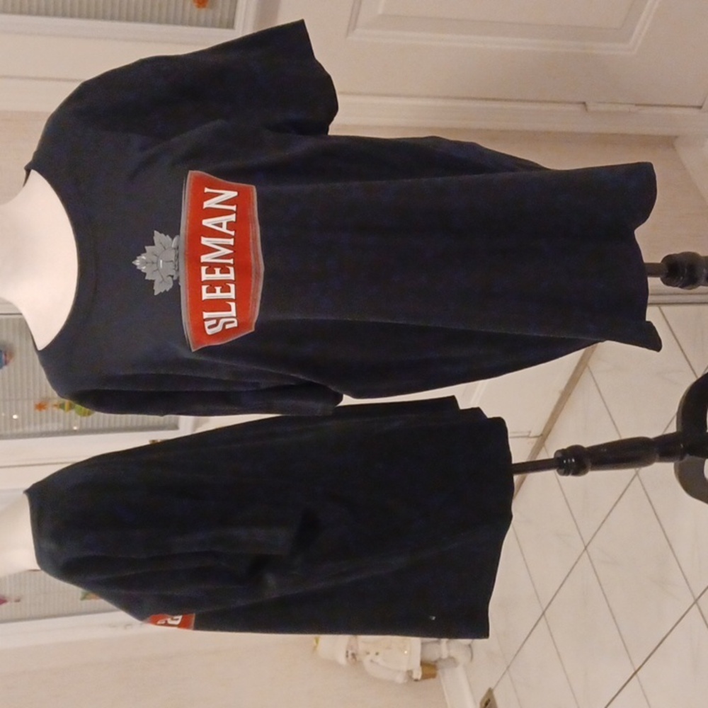 4/$60 New Black Sleeman Tee - Size XL